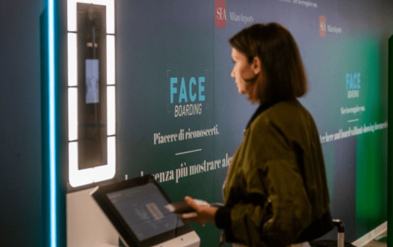 VIDEO A apărut tehnologia care face mai ușoară îmbarcarea în avioane. Ce este ‘Faceboarding’ și cum funcționează