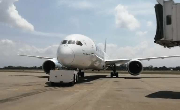 VIDEO Zbor cu un Boeing, încheiat cu zeci de răniți și o aterizare de urgență după o serie de ‘turbulenţe puternice’
