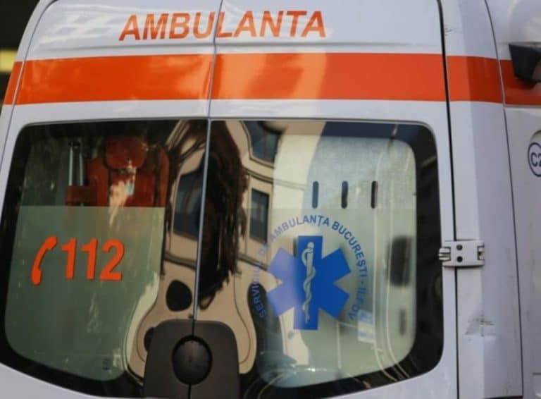 un pacient a sărit din ambulanța care-l ducea la psihiatrie și s-a aruncat în Dâmbovița