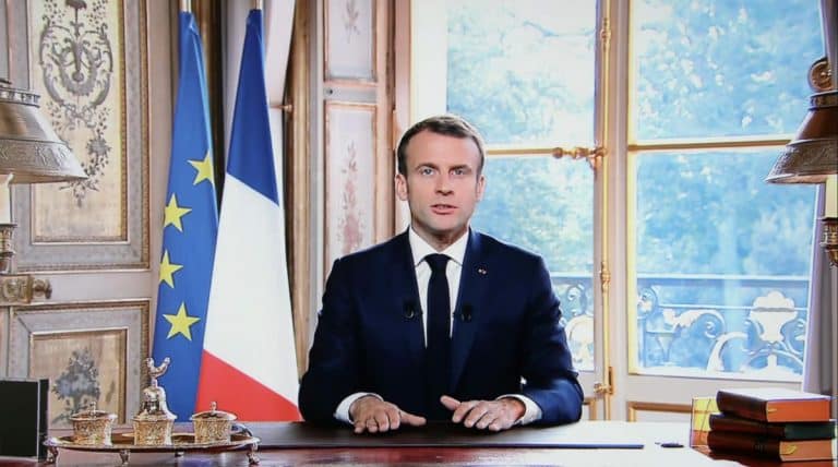 Emmanuel Macron ‘analizează opţiunile’ guvernamentale