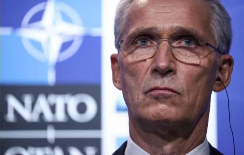 Joe Biden îl decorează pe Jens Stoltenberg cu Medalia Libertăţii în faţa liderilor NATO