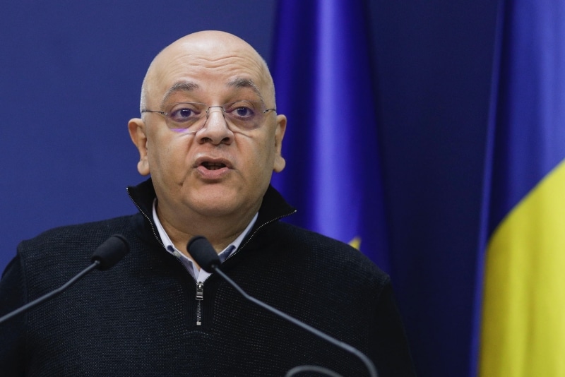 ‘Nu lăsaţi oamenii să intre, sub cod roşu, în spaţii închise, în stadioane’